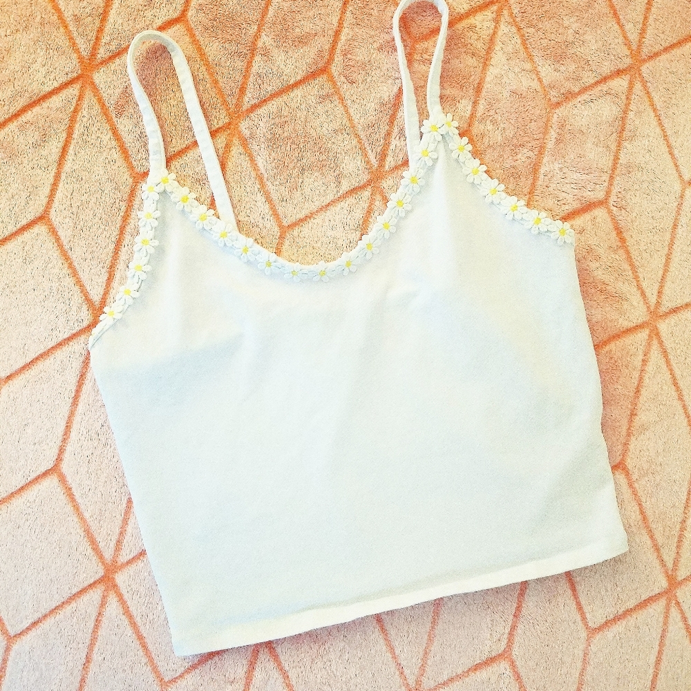 Daisy Trimmed Cropped Tank